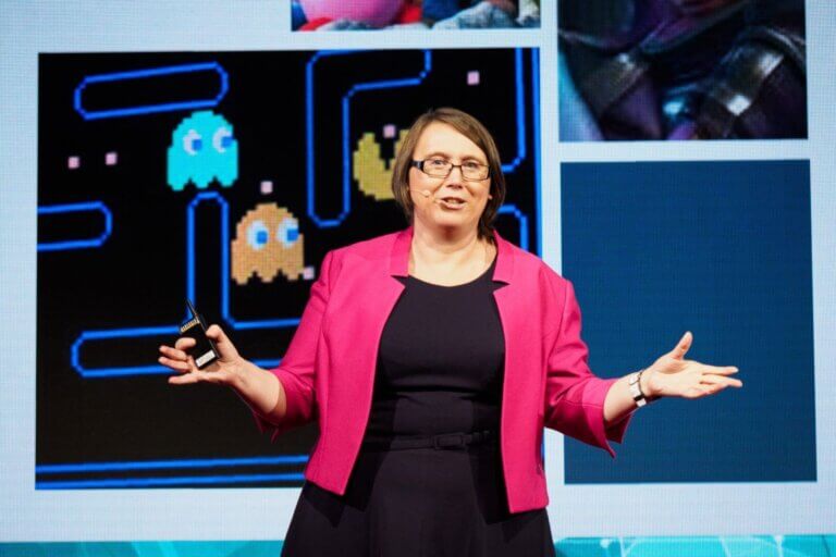 An Coppens speaking on stage
